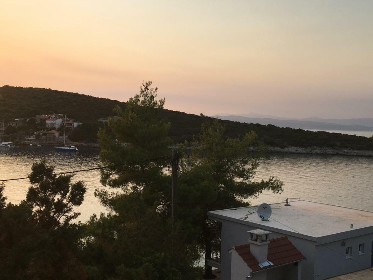 Adriatic Queen Gdinj Bagian luar foto
